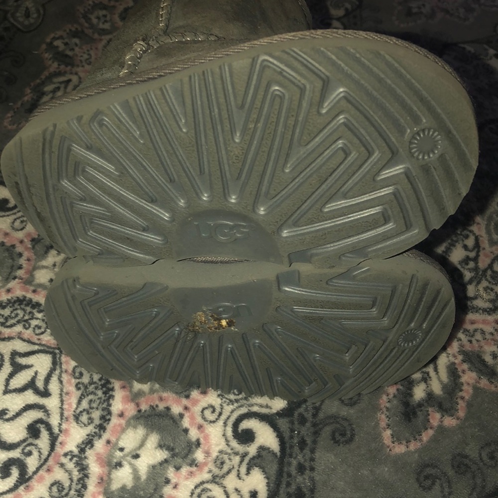 Uggs - Picture 3 of 5